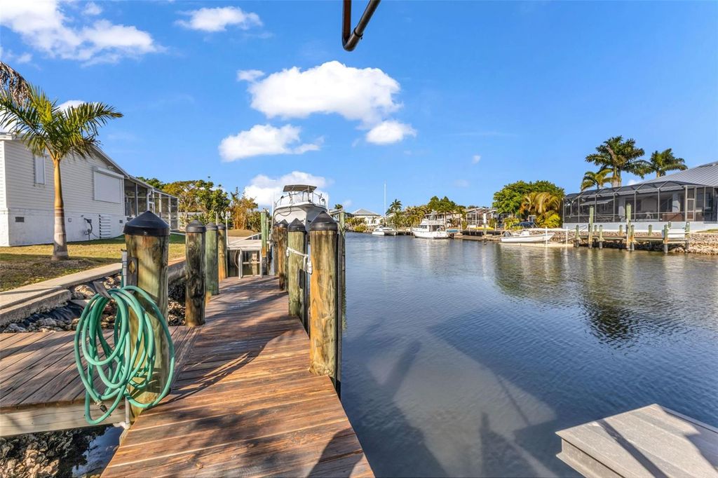 Image 4 of property listing at 700 LONGBEACH COURT, Punta Gorda, FL 33950