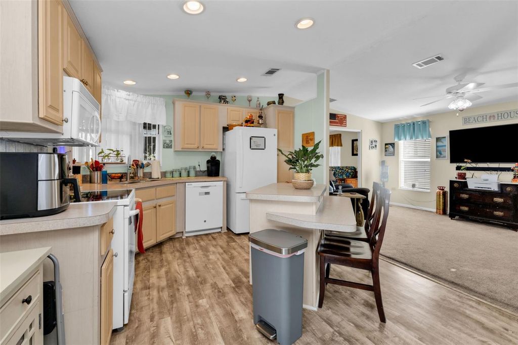 Image 32 of property listing at 700 LONGBEACH COURT, Punta Gorda, FL 33950