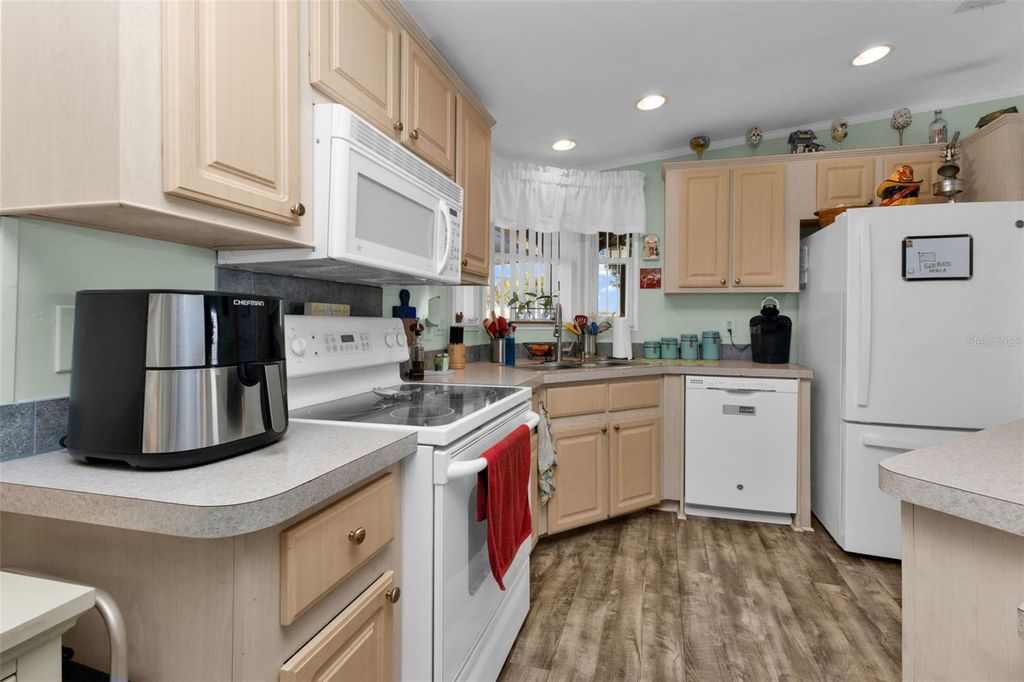 Image 34 of property listing at 700 LONGBEACH COURT, Punta Gorda, FL 33950