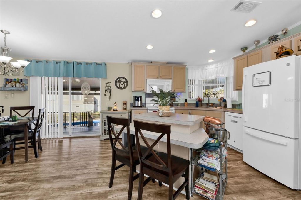 Image 40 of property listing at 700 LONGBEACH COURT, Punta Gorda, FL 33950