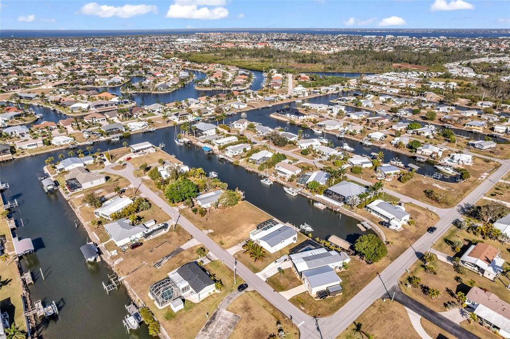 Image 7 of property listing at 700 LONGBEACH COURT, Punta Gorda, FL 33950