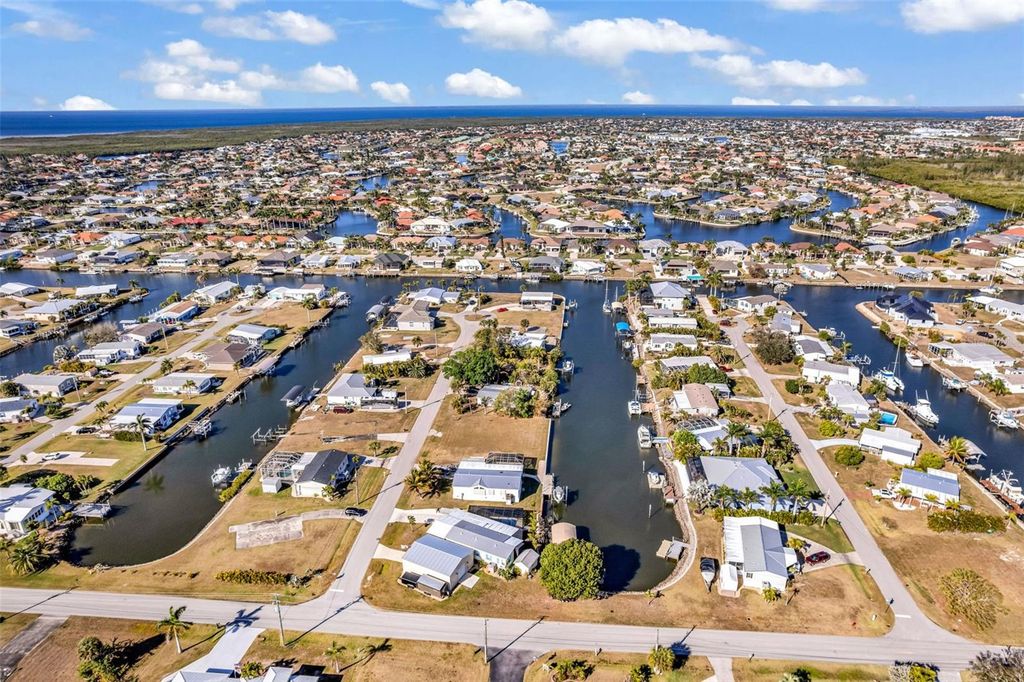 Image 8 of property listing at 700 LONGBEACH COURT, Punta Gorda, FL 33950