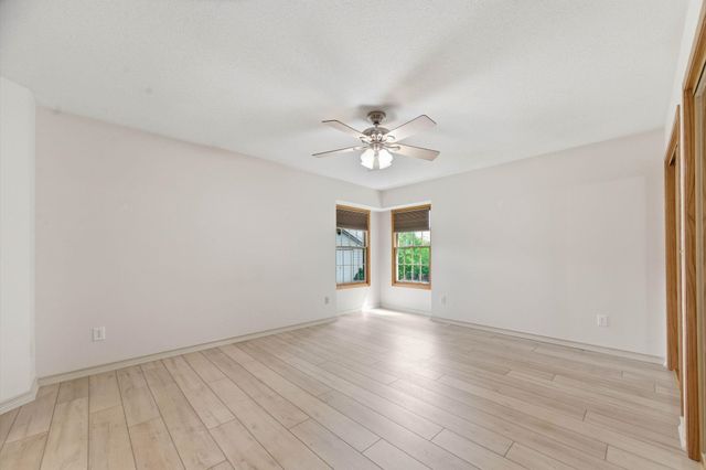 1226 N Briarwood Ct, Derby, KS 67037