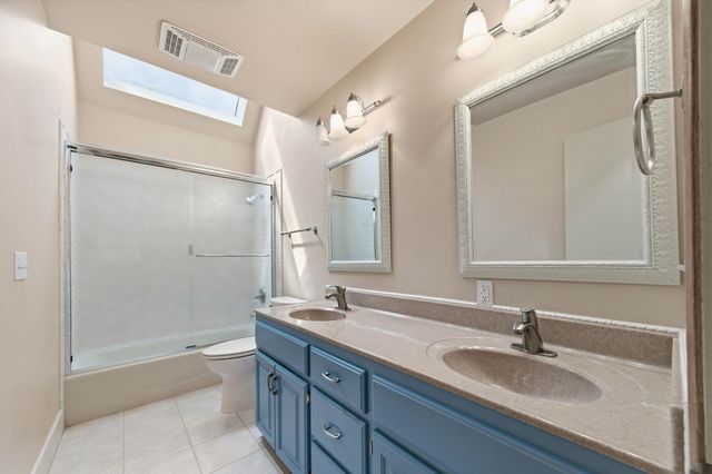 1226 N Briarwood Ct, Derby, KS 67037