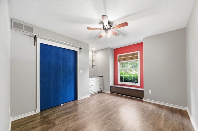 1226 N Briarwood Ct, Derby, KS 67037