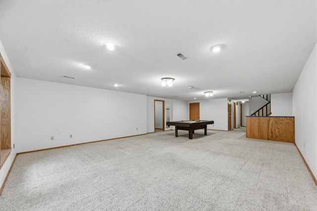 1226 N Briarwood Ct, Derby, KS 67037