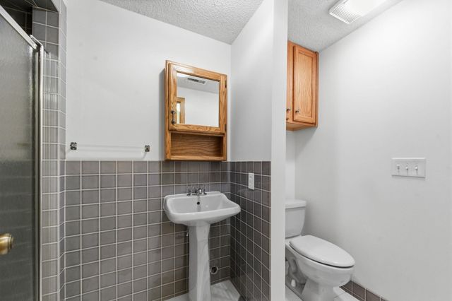 1226 N Briarwood Ct, Derby, KS 67037