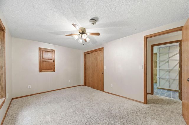 1226 N Briarwood Ct, Derby, KS 67037