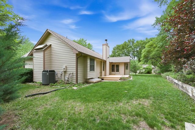 1226 N Briarwood Ct, Derby, KS 67037