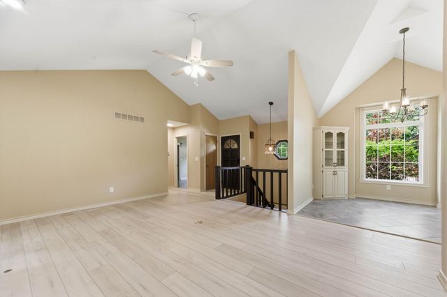 1226 N Briarwood Ct, Derby, KS 67037