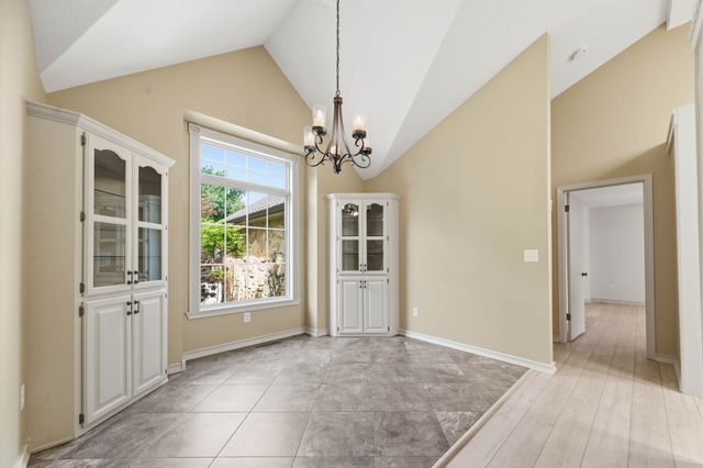 1226 N Briarwood Ct, Derby, KS 67037