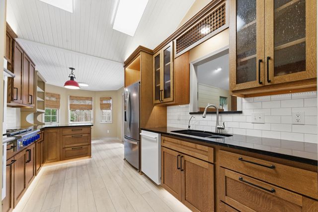 1226 N Briarwood Ct, Derby, KS 67037