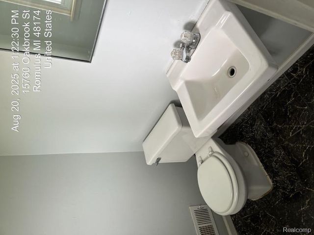 15760 Oakbrook Street, Romulus, MI 48174