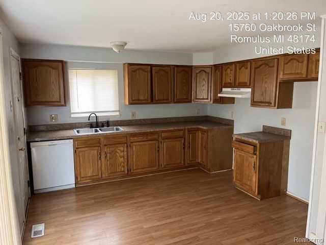 15760 Oakbrook Street, Romulus, MI 48174