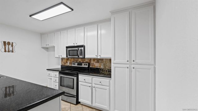 9860 Dale Avenue C4, Spring Valley, CA 91977