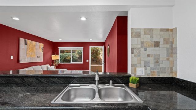 9860 Dale Avenue C4, Spring Valley, CA 91977