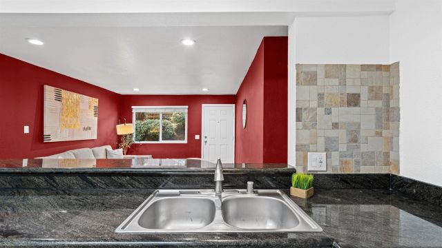9860 Dale Avenue C4, Spring Valley, CA 91977
