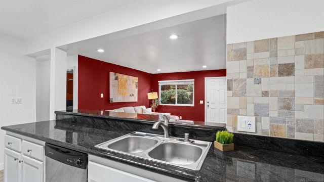 9860 Dale Avenue C4, Spring Valley, CA 91977