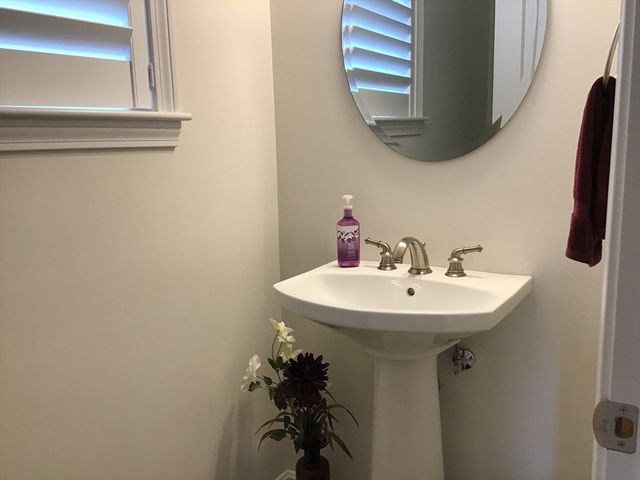 27 Mariners Way 27, Plymouth, MA 02360