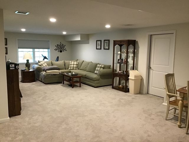 27 Mariners Way 27, Plymouth, MA 02360