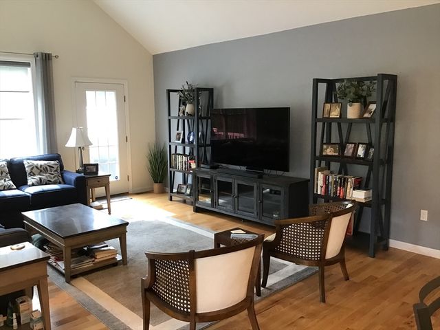 27 Mariners Way 27, Plymouth, MA 02360