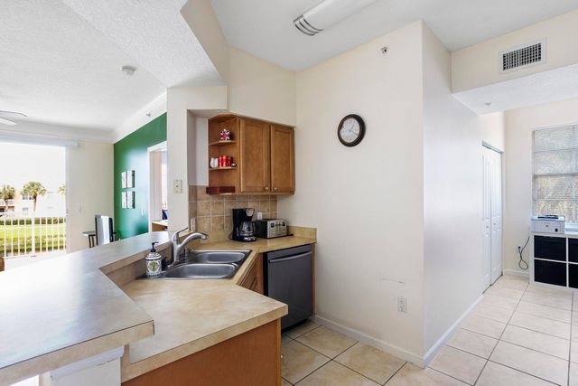10208 Myrtlewood Circle W, Palm Beach Gardens, FL 33418