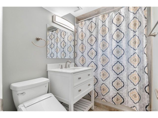 995 Ironton St, Aurora, CO 80010