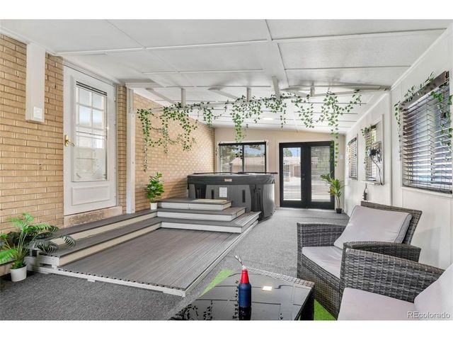 995 Ironton St, Aurora, CO 80010