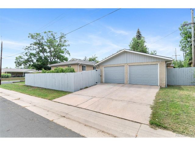 995 Ironton St, Aurora, CO 80010