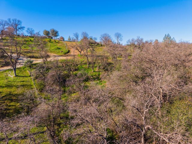 3024 West Street, Redding, CA 96001