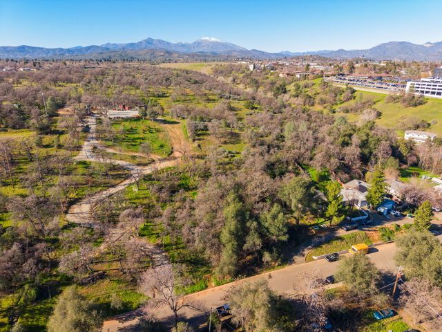 3024 West Street, Redding, CA 96001