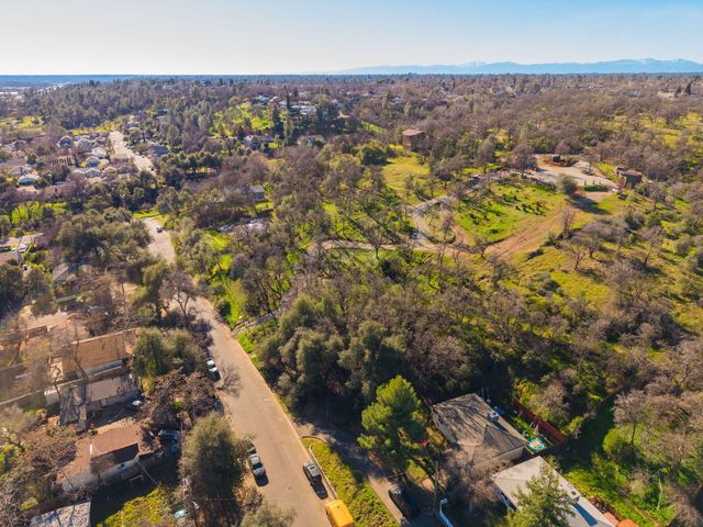 3024 West Street, Redding, CA 96001