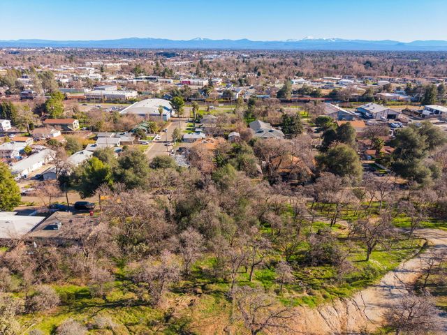 3024 West Street, Redding, CA 96001