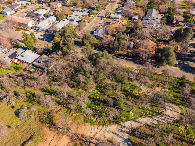 3024 West Street, Redding, CA 96001