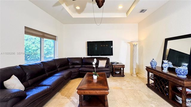 20401 SW 184th St, Miami, FL 33187