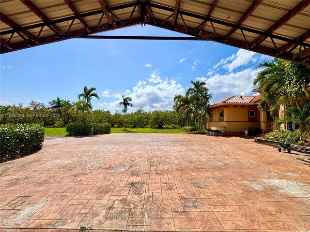 20401 SW 184th St, Miami, FL 33187