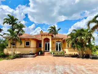 20401 SW 184th St, Miami, FL 33187