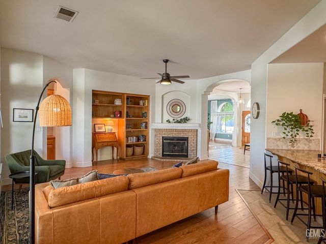 9320 Quail Brook Court, Bakersfield, CA 93312