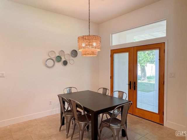 9320 Quail Brook Court, Bakersfield, CA 93312