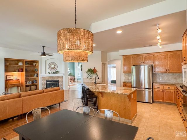 9320 Quail Brook Court, Bakersfield, CA 93312