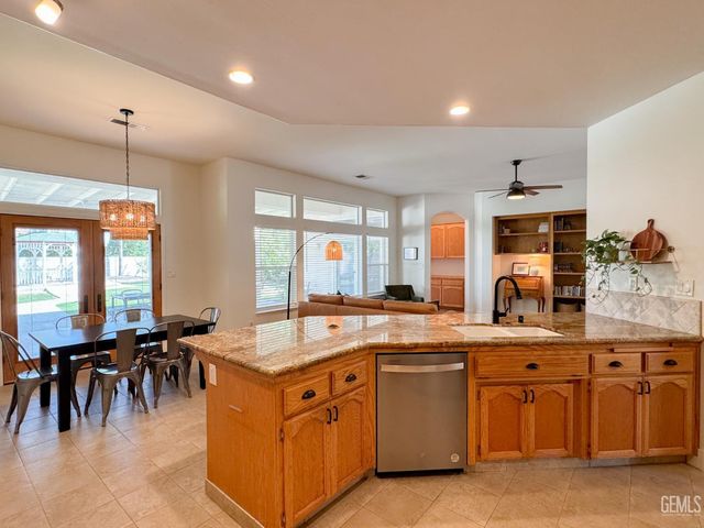 9320 Quail Brook Court, Bakersfield, CA 93312