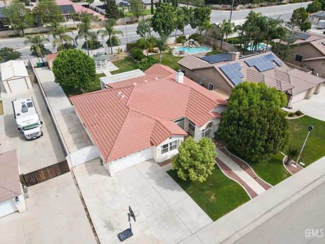 9320 Quail Brook Court, Bakersfield, CA 93312