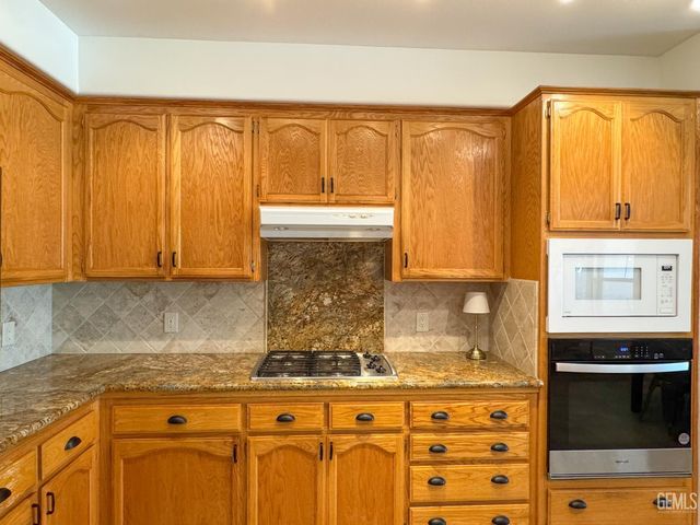 9320 Quail Brook Court, Bakersfield, CA 93312