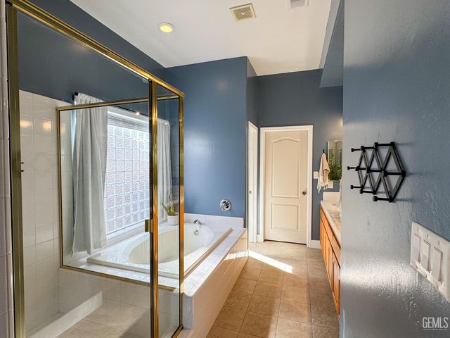 9320 Quail Brook Court, Bakersfield, CA 93312