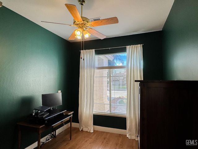 9320 Quail Brook Court, Bakersfield, CA 93312