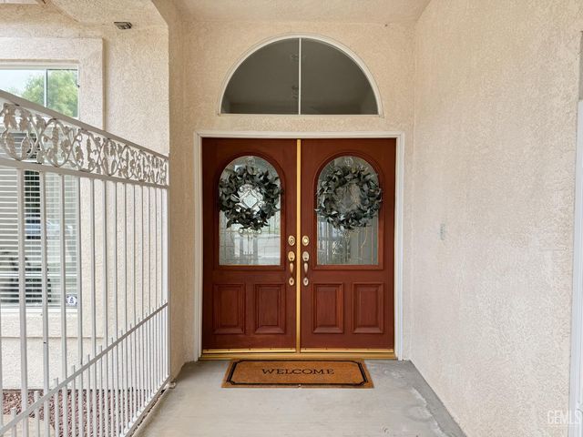 9320 Quail Brook Court, Bakersfield, CA 93312