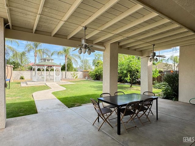 9320 Quail Brook Court, Bakersfield, CA 93312