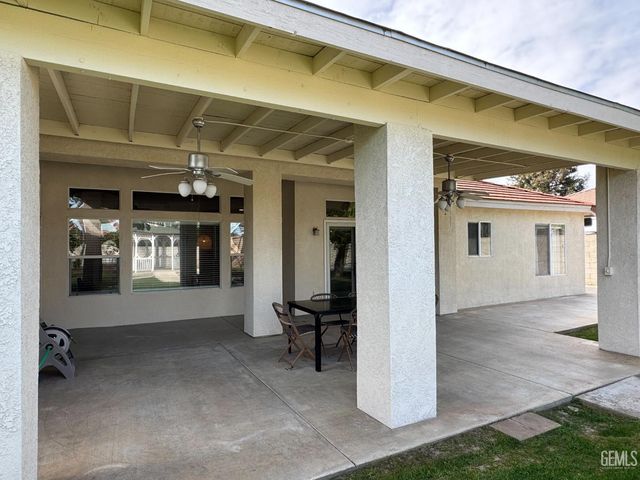 9320 Quail Brook Court, Bakersfield, CA 93312