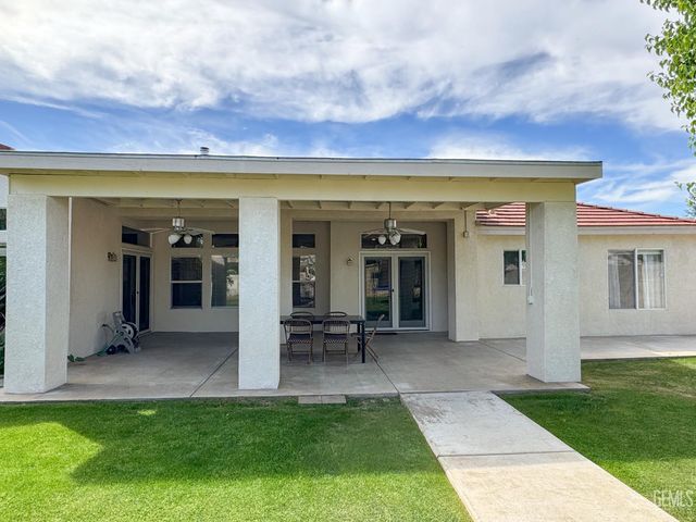 9320 Quail Brook Court, Bakersfield, CA 93312