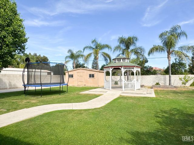 9320 Quail Brook Court, Bakersfield, CA 93312